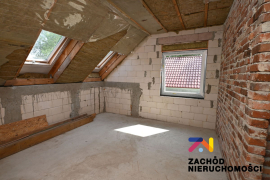 Dwa domy z ziemią rolną w Broniszowie